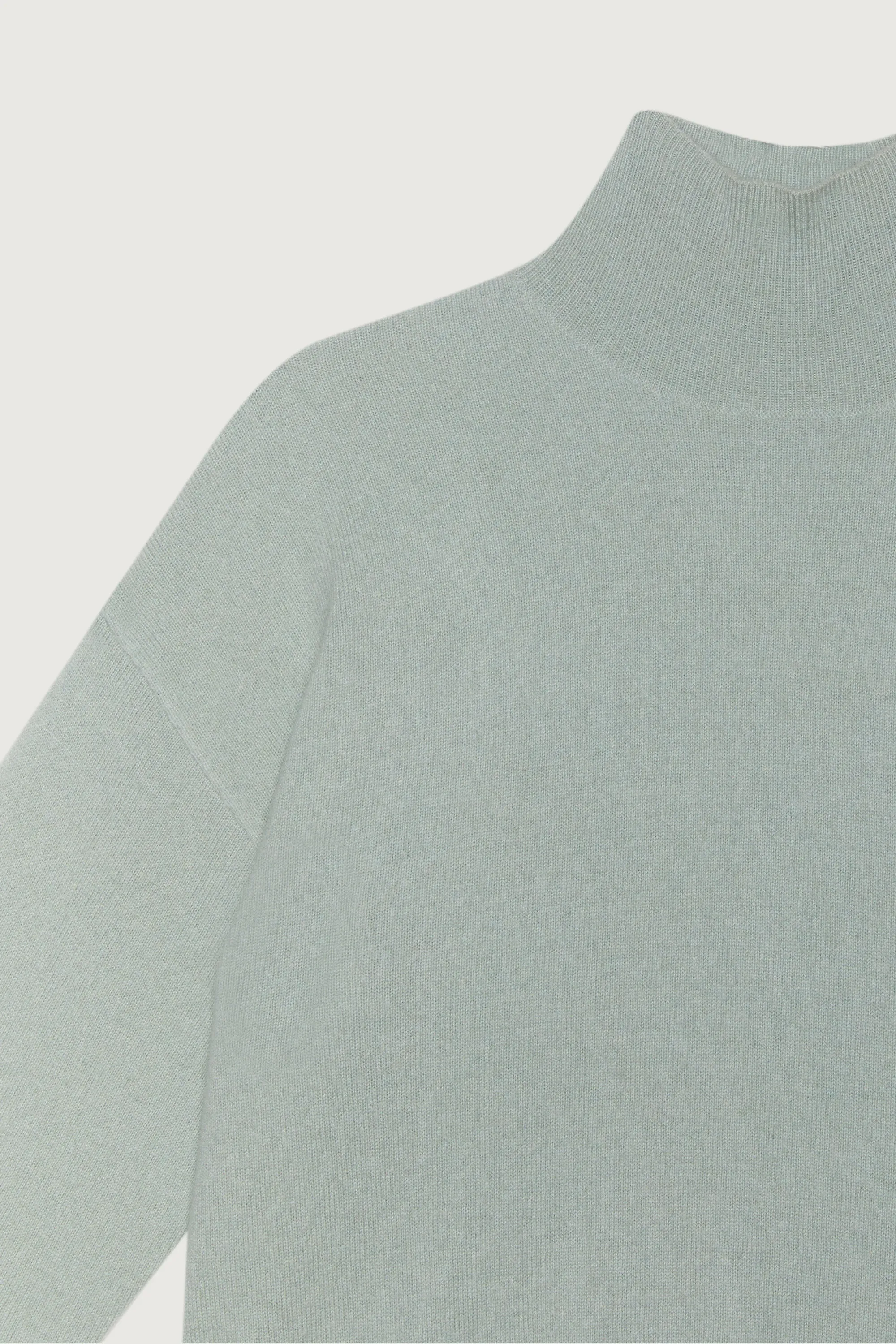 100% CASHMERE TURTLENECK SWEATER