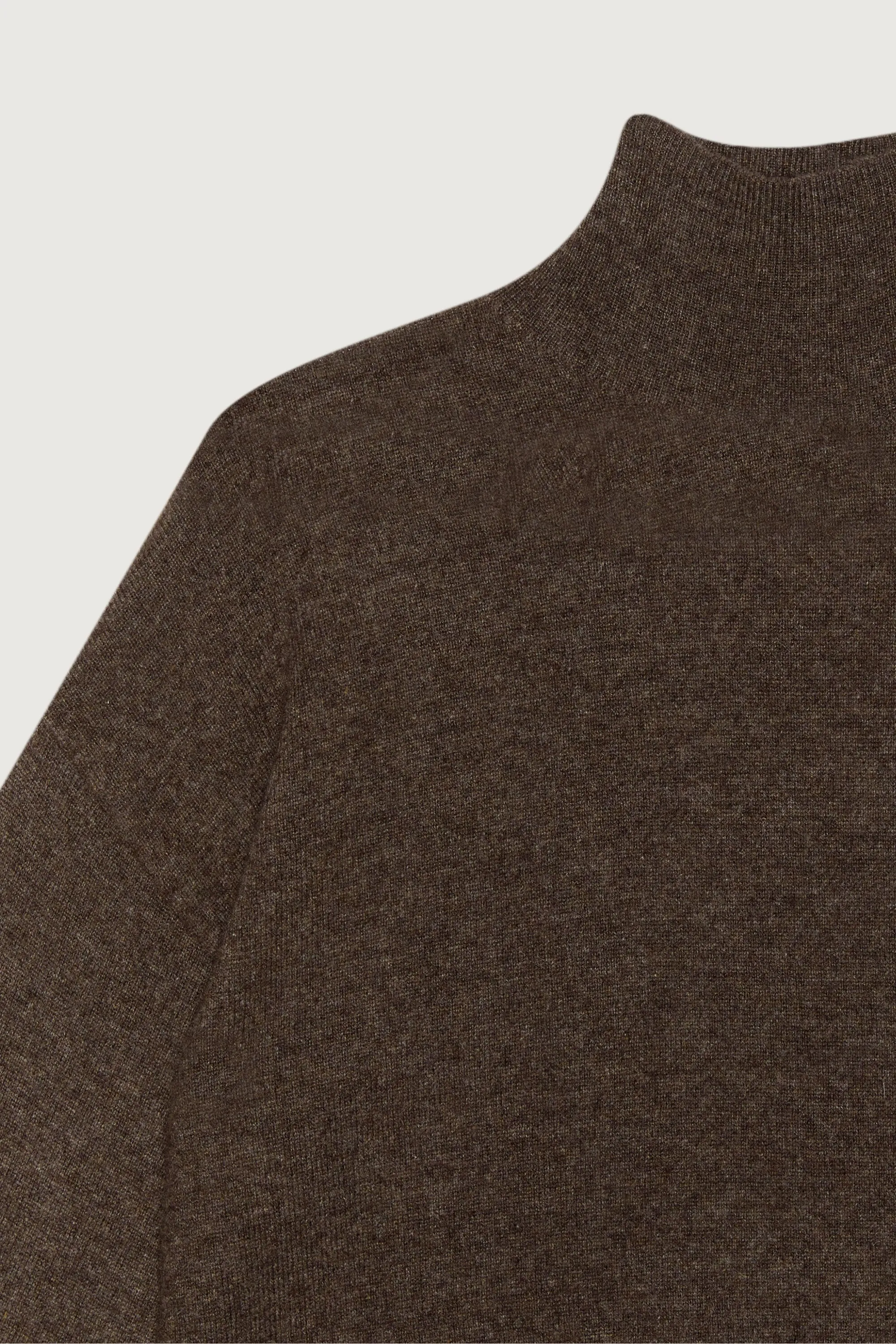 100% CASHMERE TURTLENECK SWEATER