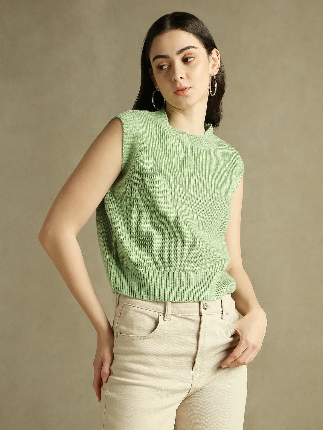 DL Woman Green Solid Round Neck Sweater Vest