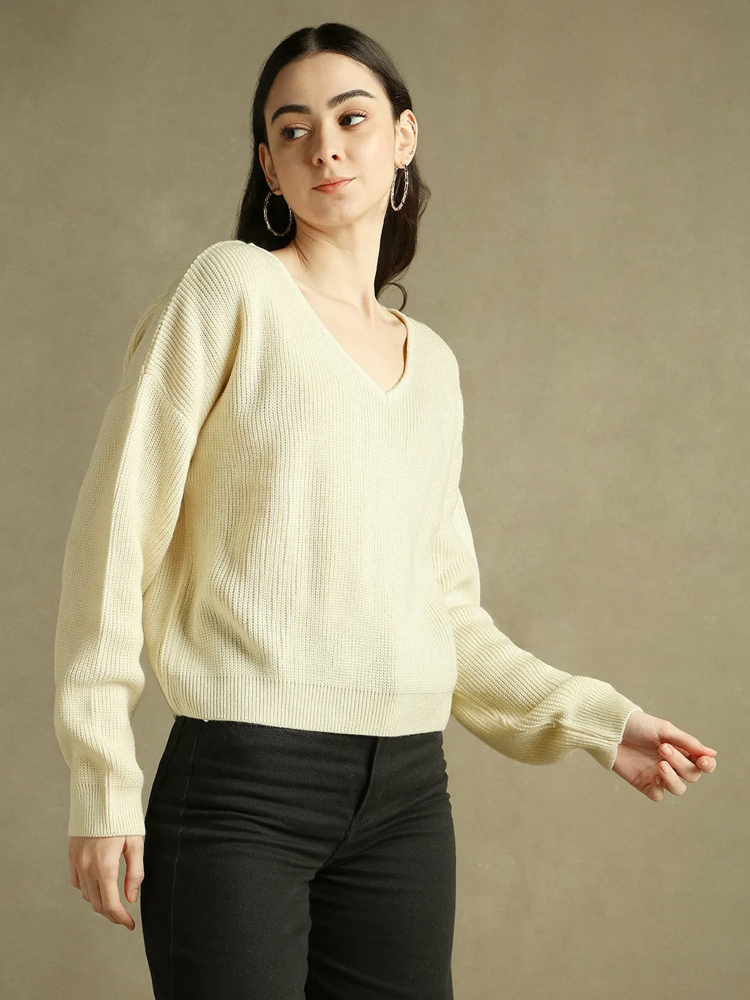 DL Woman Off White Solid V- Neck Sweater