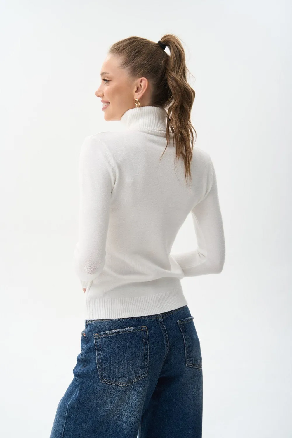 White Basic Knit Turtleneck Sweater